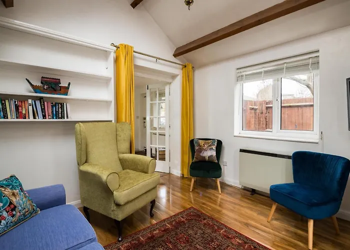Exclusive Home In Acton By Underthedoormat